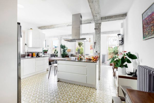 Cocina con suelo vinílico