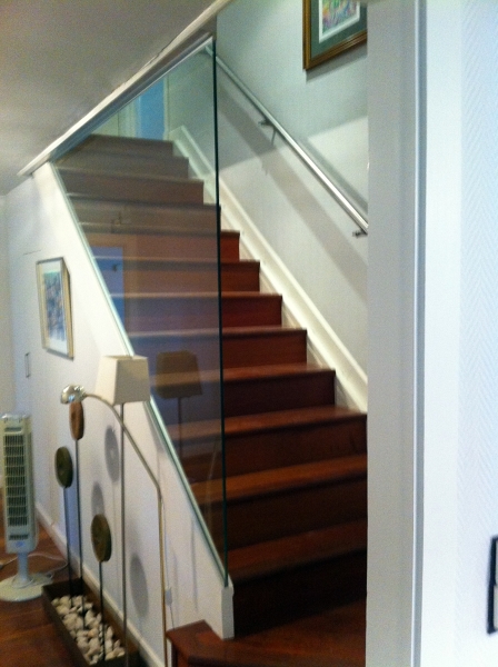 Construcción y diseño escalera en vivienda pareada