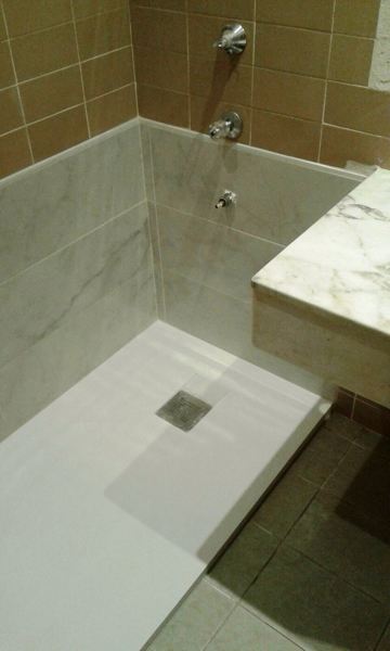 Conversión de bañera a plato de ducha extraplano sin gran reforma