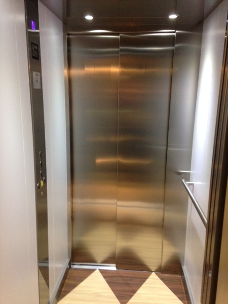 Elevador - interior de la cabina