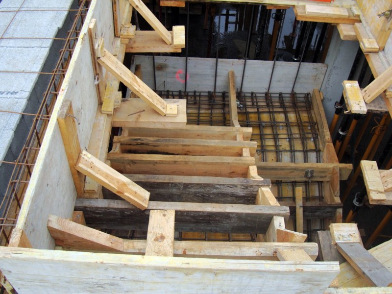 ENCOFRADO DE ESCALERA