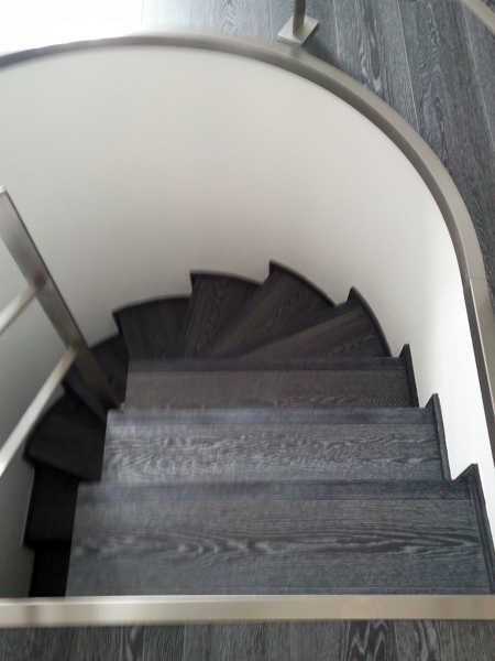 ESCALERA FORRADA CON PARQUET FLOTANTE EUROWOOD ROBLE NEGRO CALÍZO