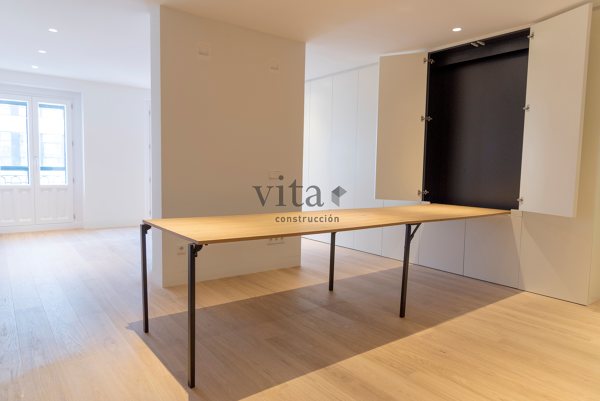 La mesa desplegada totalmente