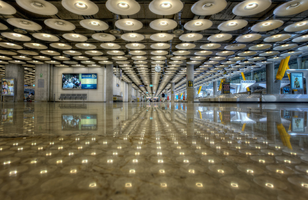 Luminarias Especiales En T4 Del Aeropuerto De Madrid
