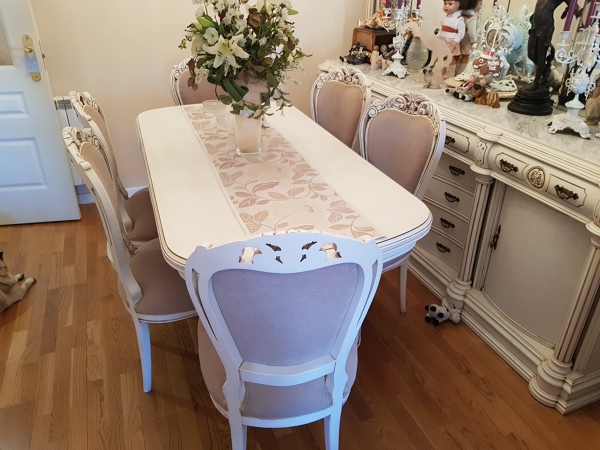 Mesa lacada delicada