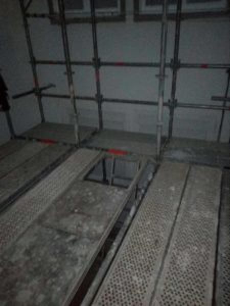 montar el andamio en el patio por el exterior