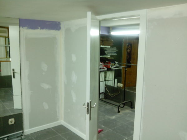 pared de pladur con puerta