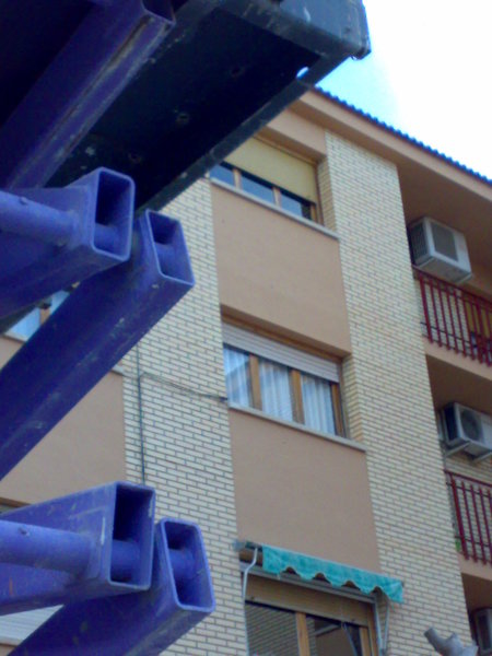 PINTADO DE FACHADA CON MAQUINA ELEVADORA