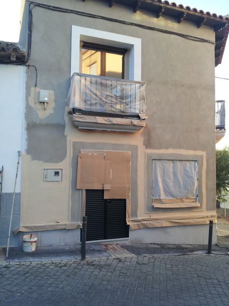 Pintura fachada e interior de vivienda