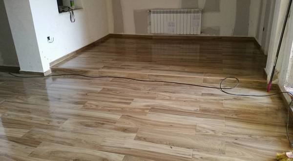 Soleria porcelanica imitacion madera