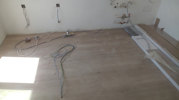 tarima flotante, fontaneria cocina