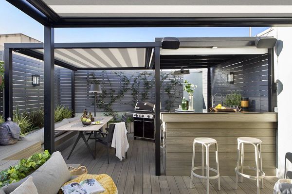 Terraza con pérgola y barbacoa