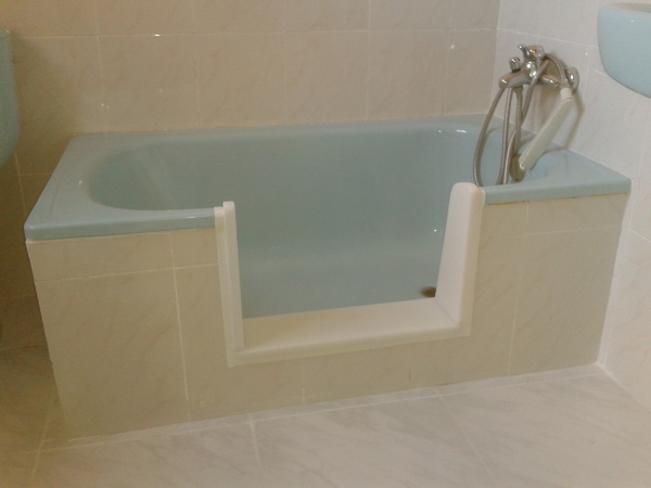 Transforma tu vieja bañera en un plato de ducha.