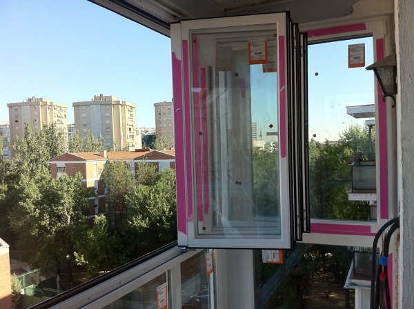 ventanas plegables en blanco