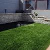 Instalación de césped artificial y creación de jardinera perimetral