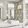 Baño con papel pintado