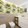 Baño con papel pintado en la pared | Sincro