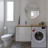 Baño pequeño con lavadora