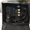 Caja de fusibles antigua y quemada para sustituir