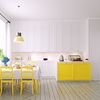 Cocina comedor moderno en blanco y amarillo