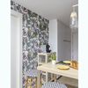 Cocina con pared papel pintado