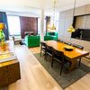 Cocina moderna abierta al salón