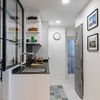 Cocina pequeña con cerramiento de cristal