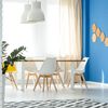 Comedor con pared en azul