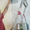 Comprobando equipo de electroosmosis para humedad de capilaridad por aislaconfort