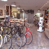 Decoración Vintage en tienda de bicicletas.