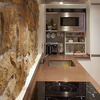 DETALLE DE LA COCINA CON LA PIEDRA VISTA