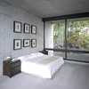 Dormitorio en hormigón armado con patio