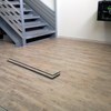 ESCALERA CON PARQUET FLOTANTE Y SUELO CON VINILO