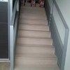 ESCALERA CON PARQUET FLOTANTE Y SUELO CON VINILO