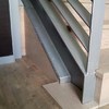 ESCALERA CON PARQUET FLOTANTE Y SUELO CON VINILO