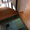 Escalera con suelo transparente