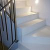 Escaleras en microcemento blanco