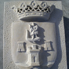 escudo municipal en piedra