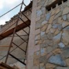 Forro de piedra en fachada