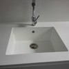 Fregadero a media de Corian