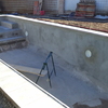 Gunite, medias cañas y escalera maciza.