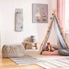Habitación infantil en rosa con tipi