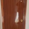 Lijado y barniz de puertas. Barniz brillo 