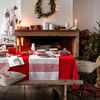 Mesa decorada por navidad