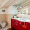 Mueble de baño rojo