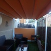 Pérgola con el cortavientos bajado.