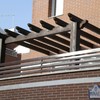 Pérgola con estructura de madera	