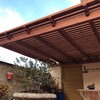 Pérgola con techo de madera