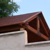 Pérgola con techo de madera