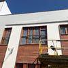 pintura exterior de fachada y barnizado de ventanas y puertas